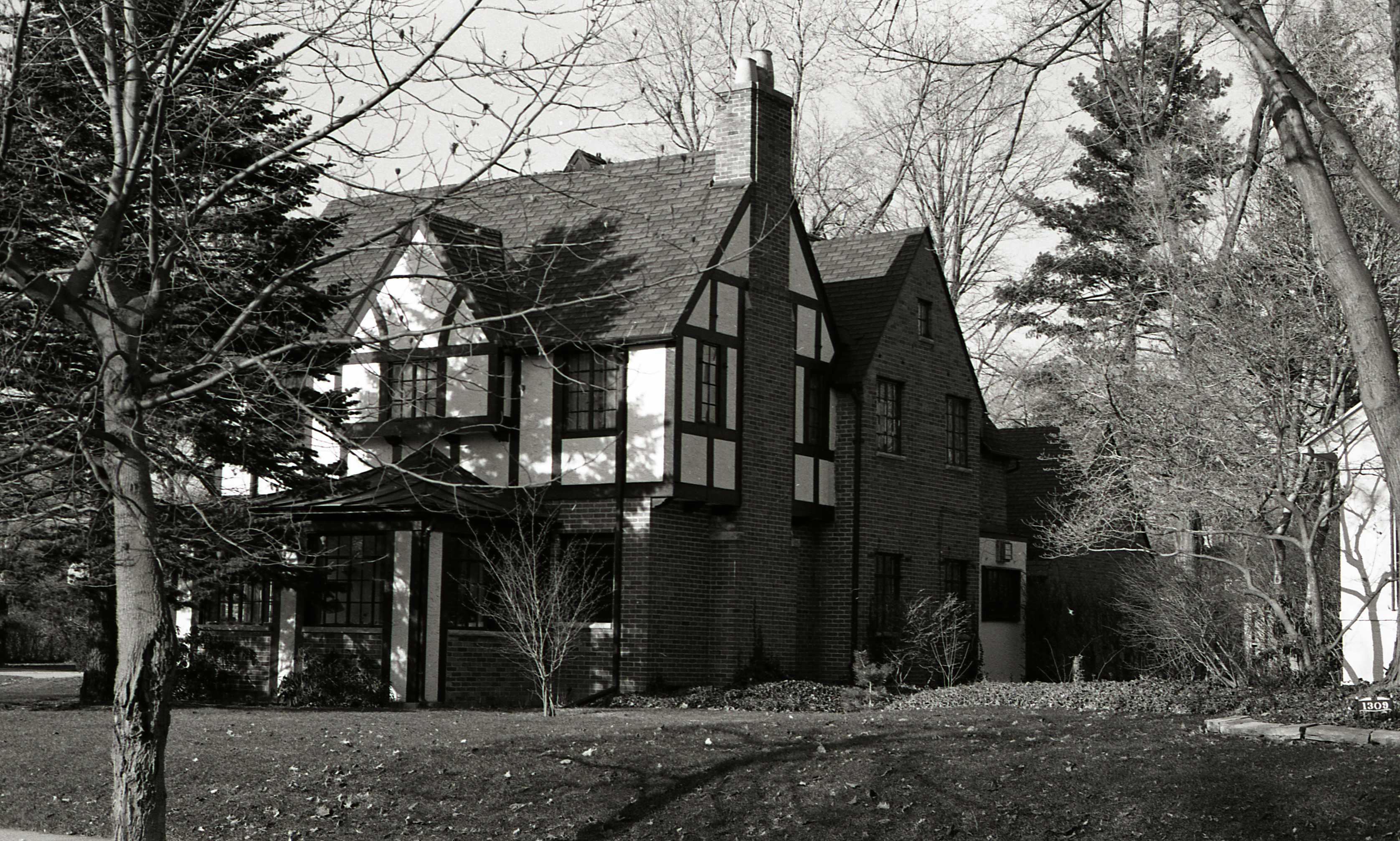 1303 East Wayne Street South